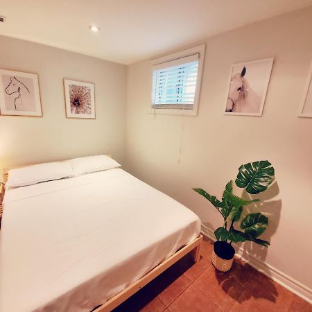 Lovely Home Toronto Airport Экстерьер фото